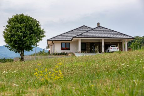 Reference photo of single house in Trencianske Mitice 07