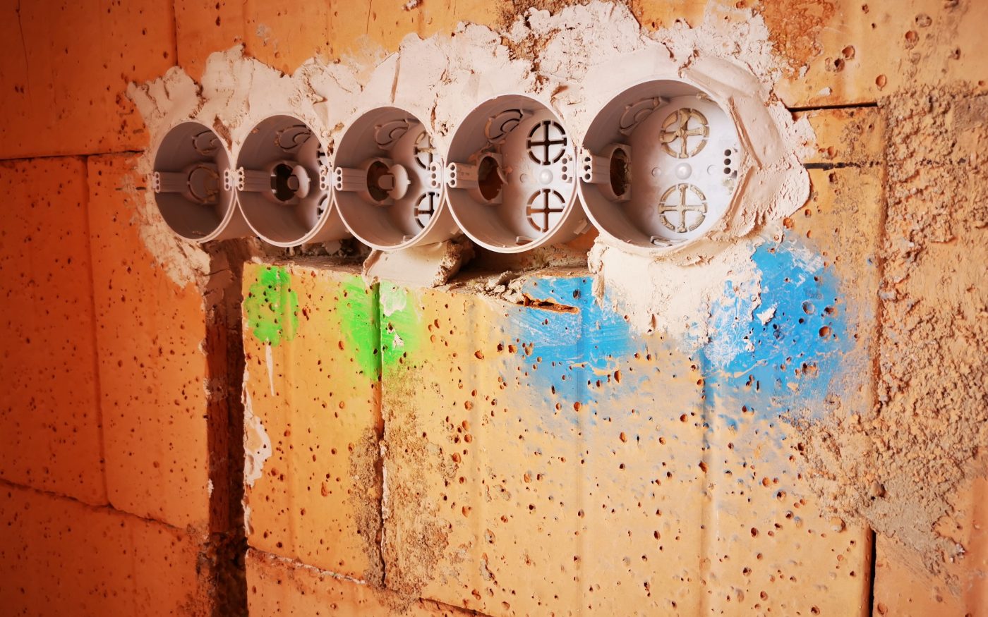 Fotografie Elektro krabiček a Izolace podkroví  | Vzorový e4 dům | Wienerberger