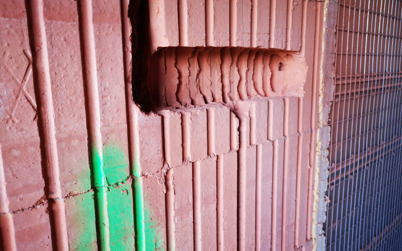 Fotografie rozvodů vody a odpadů a elektro | Vzorový e4 dům | Wienerberger