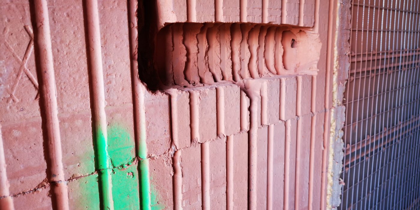 Fotografie rozvodů vody a odpadů a elektro | Vzorový e4 dům | Wienerberger