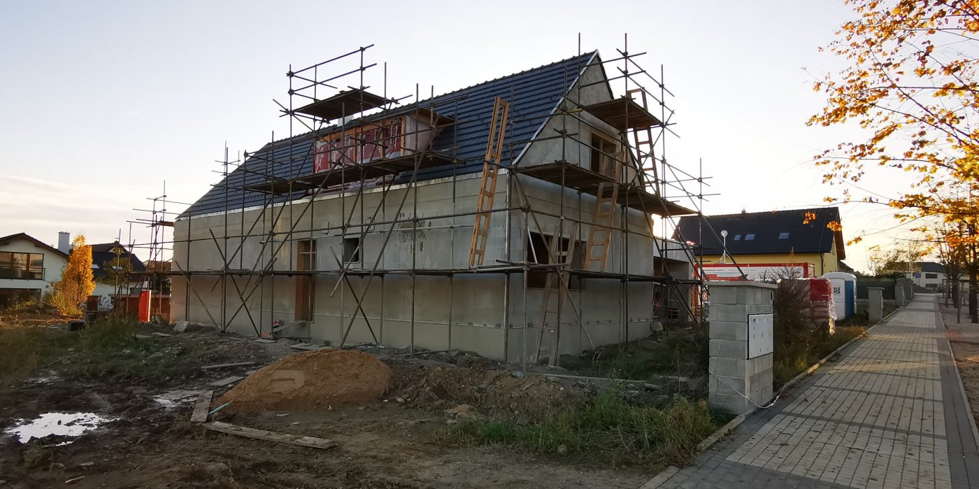 Fotografie z přednástřiku lišty | Vzorový e4 dům | Wienerberger