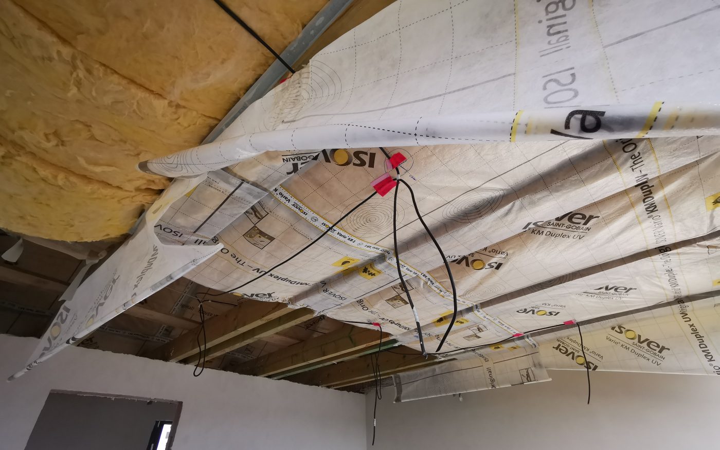 Fotografie z rozvodů elektriky ve stropě | Vzorový e4 dům | Wienerberger