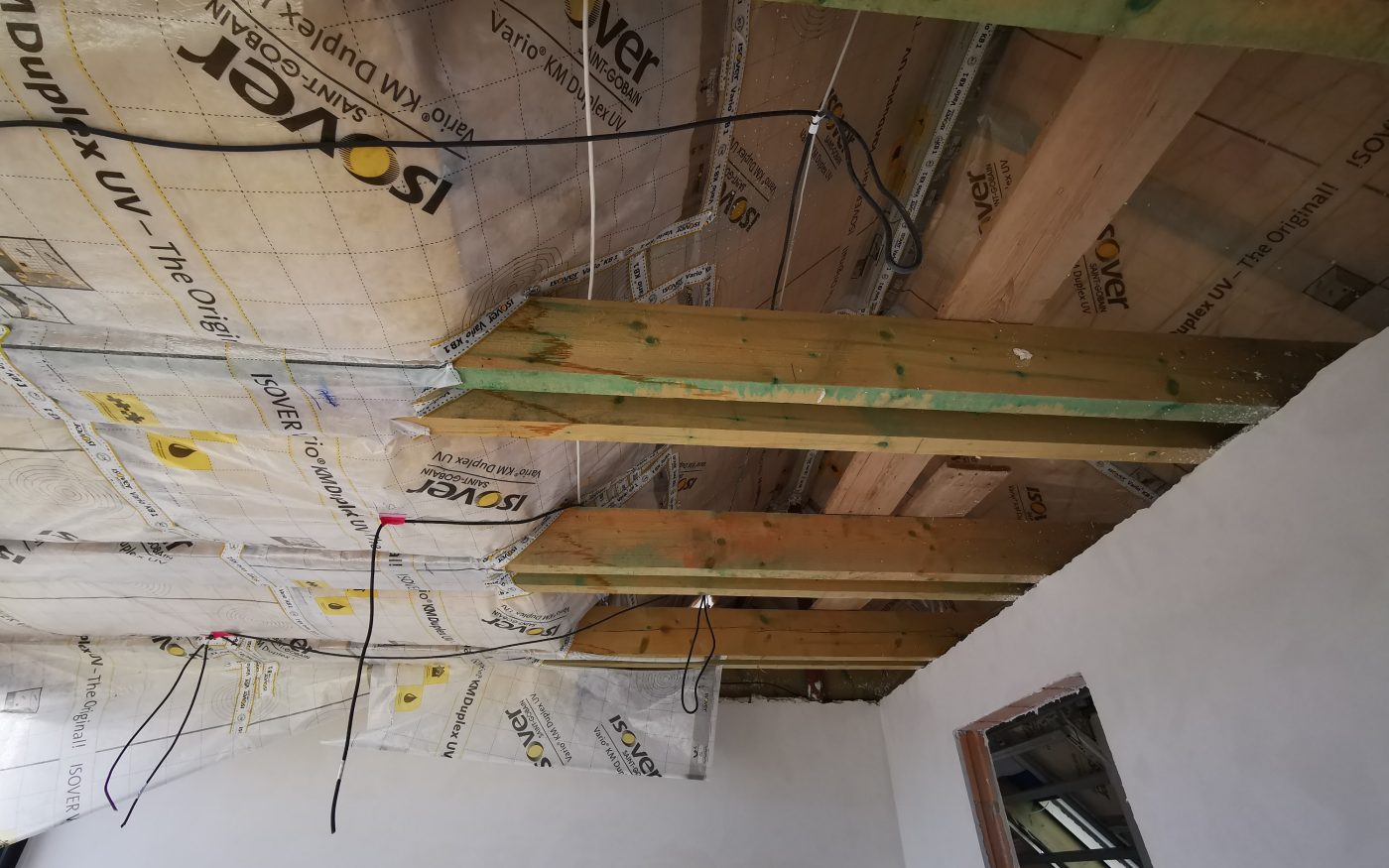 Fotografie z rozvodů elektriky ve stropě | Vzorový e4 dům | Wienerberger
