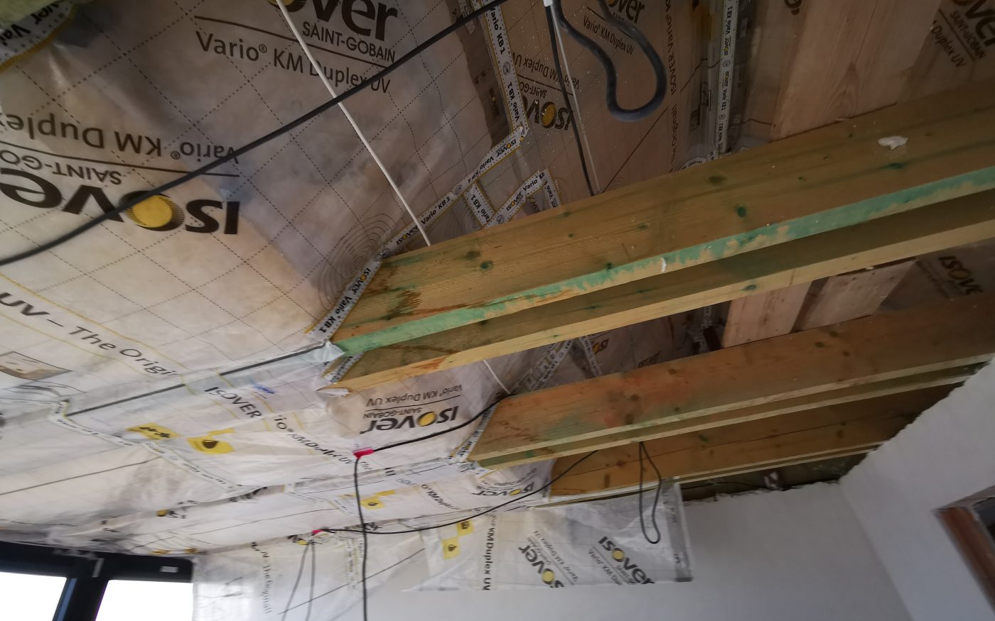 Fotografie z rozvodů elektriky ve stropě | Vzorový e4 dům | Wienerberger