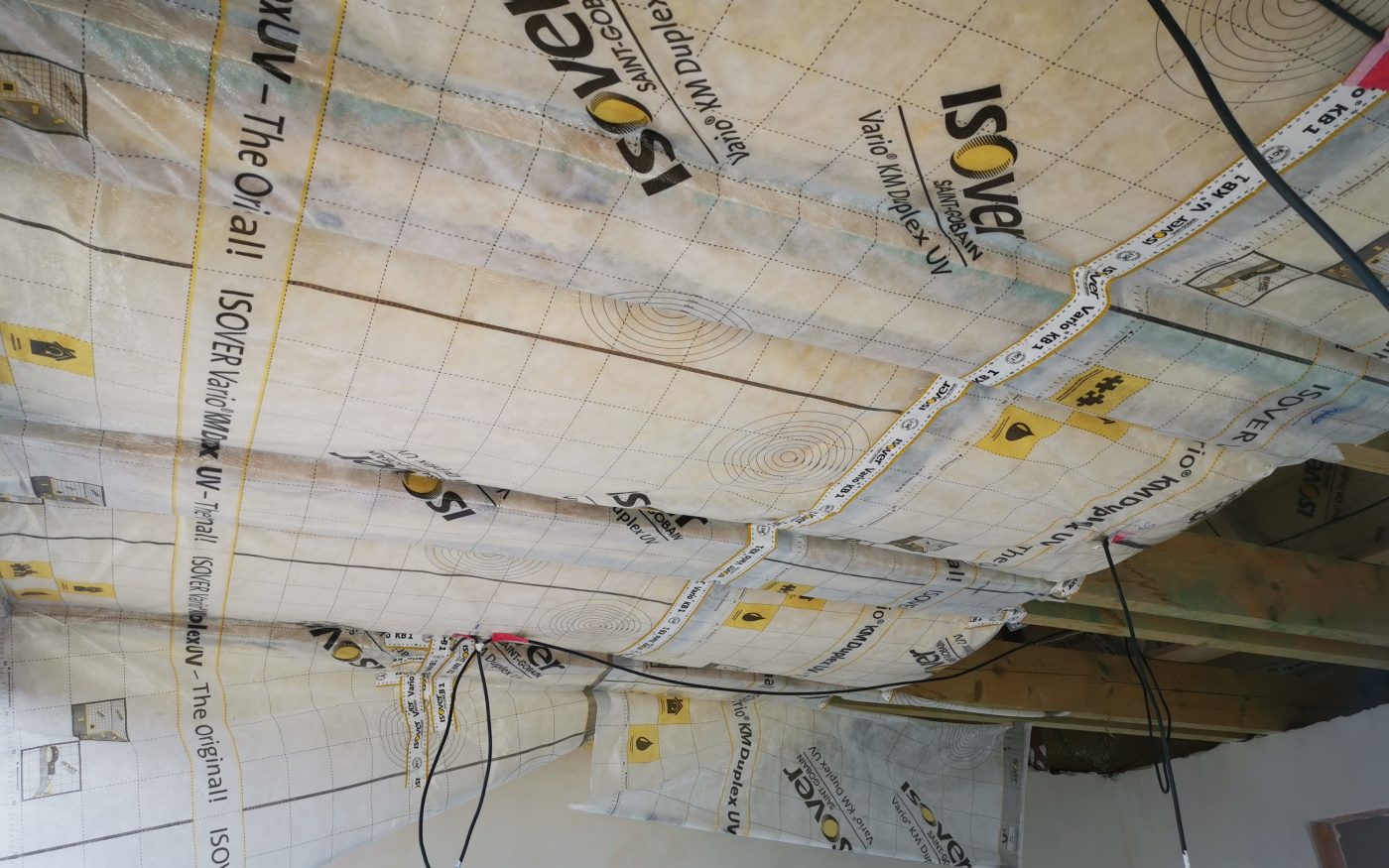 Fotografie z rozvodů elektriky ve stropě | Vzorový e4 dům | Wienerberger