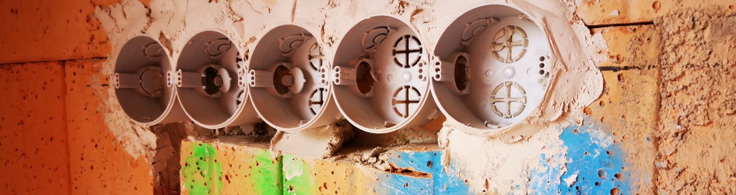 Fotografie Elektro krabiček a Izolace podkroví | Vzorový e4 dům | Wienerberger