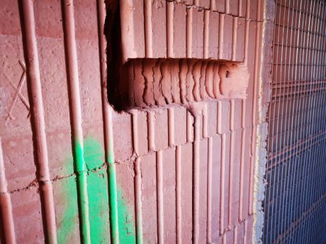 Fotografie rozvodů vody a odpadů a elektro | Vzorový e4 dům | Wienerberger