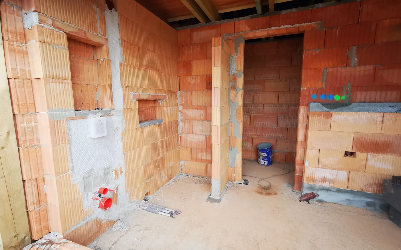 Fotografie Elektro krabiček a Izolace podkroví  | Vzorový e4 dům | Wienerberger