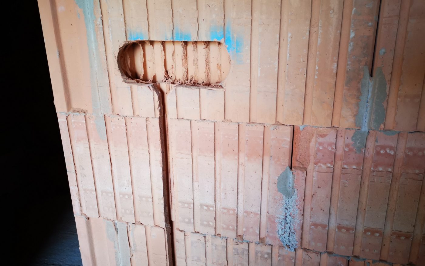 Fotografie rozvodů vody a odpadů a elektro | Vzorový e4 dům | Wienerberger