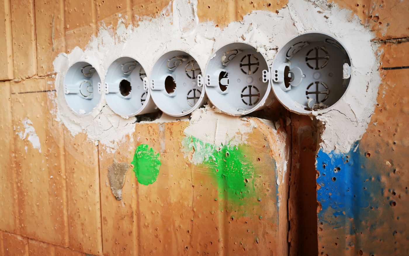 Fotografie Elektro krabiček a Izolace podkroví  | Vzorový e4 dům | Wienerberger