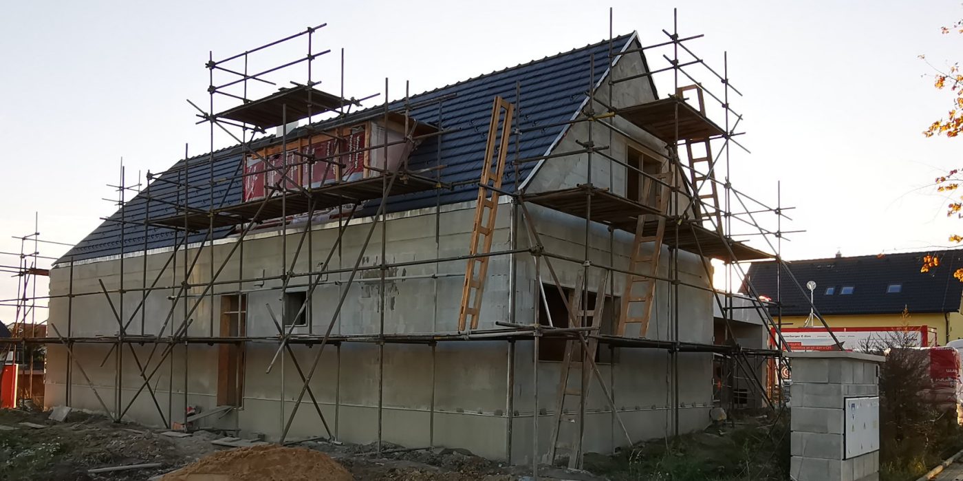 Fotografie z přednástřiku lišty | Vzorový e4 dům | Wienerberger