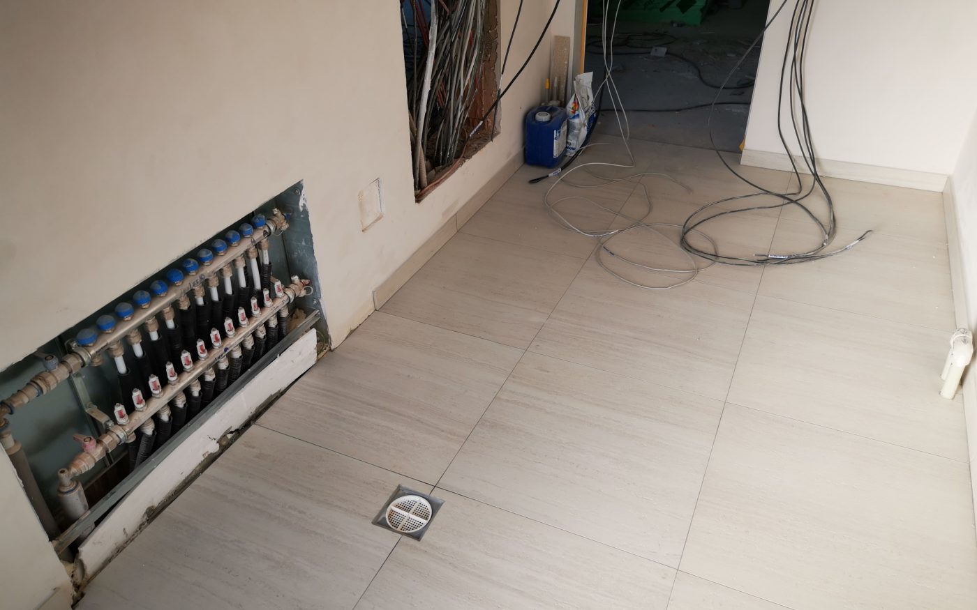 Fotografie dlažby v technické místnosti | Vzorový e4 dům | Wienerberger