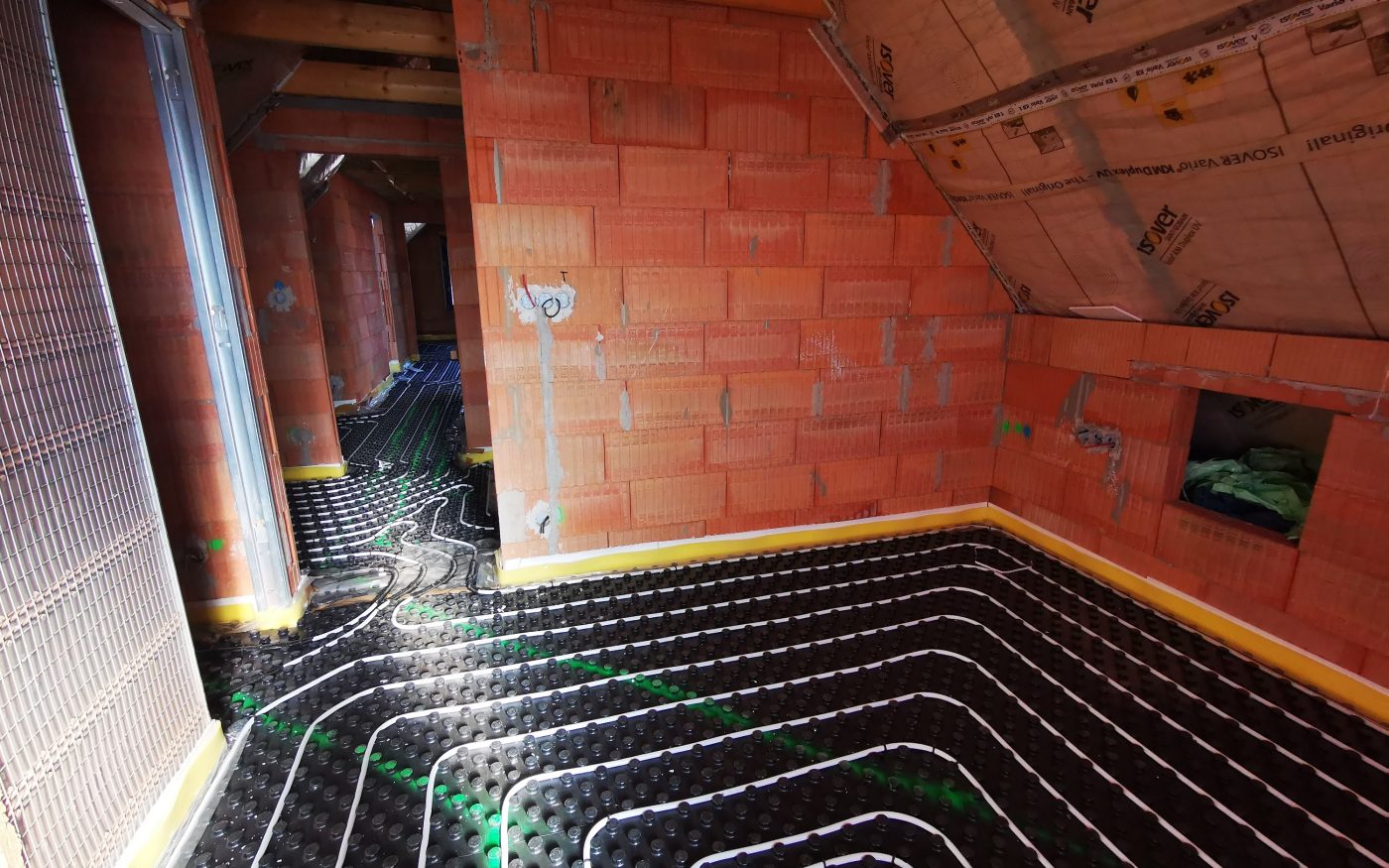Fotografie rozvodů podlahového vytápění 1NP | Vzorový e4 dům | Wienerberger