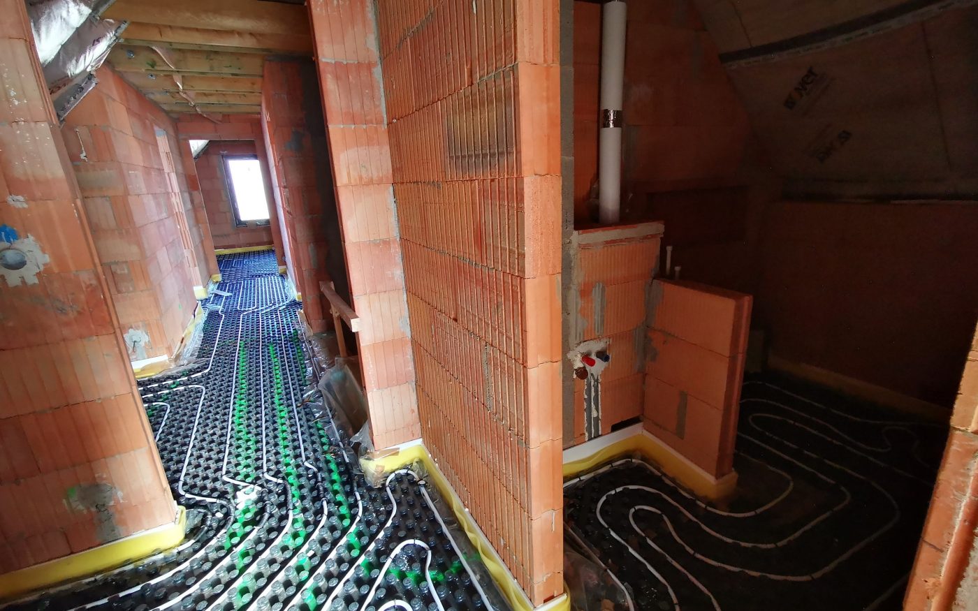 Fotografie rozvodů podlahového vytápění 1NP | Vzorový e4 dům | Wienerberger