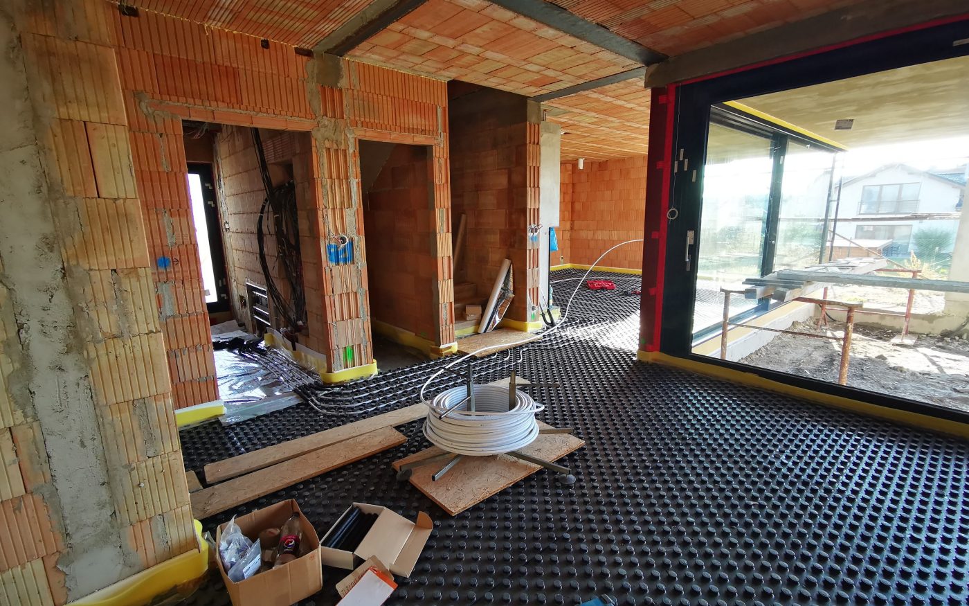 Fotografie rozvodů podlahového vytápění 1NP | Vzorový e4 dům | Wienerberger