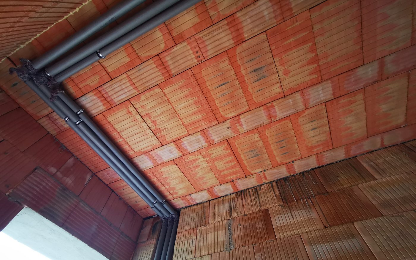 Fotografie Elektro krabiček a Izolace podkroví  | Vzorový e4 dům | Wienerberger