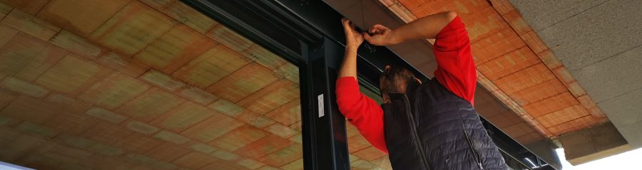 Fotografie žaluziového kastlíku vodící lišty a Topení voda Pipelife | Vzorový e4 dům | Wienerberger