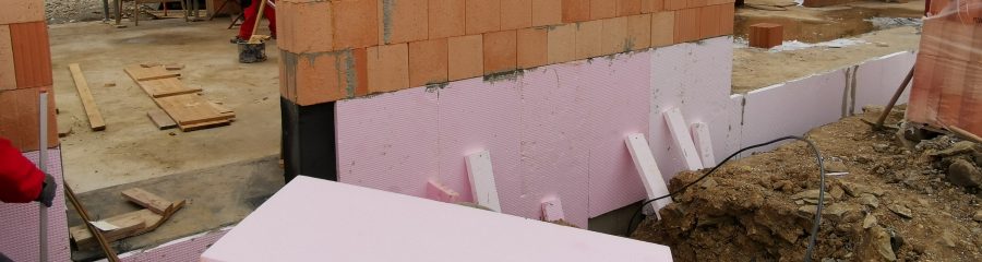 Fotografie z šalování překladů a izolování soklu | Vzorový e4 dům | Wienerberger
