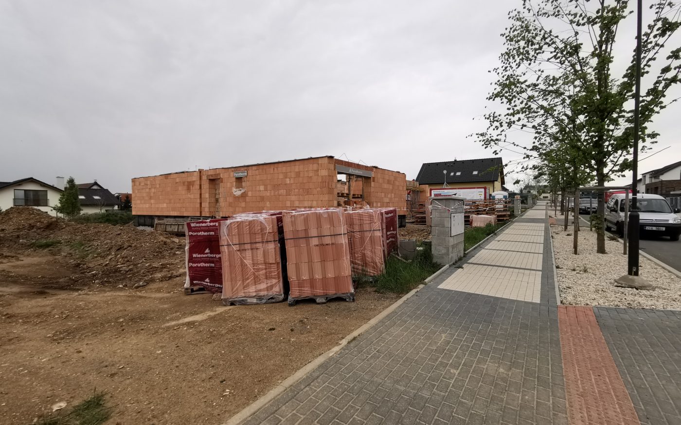 Fotografie z šalování překladů a izolování soklu | Vzorový e4 dům | Wienerberger