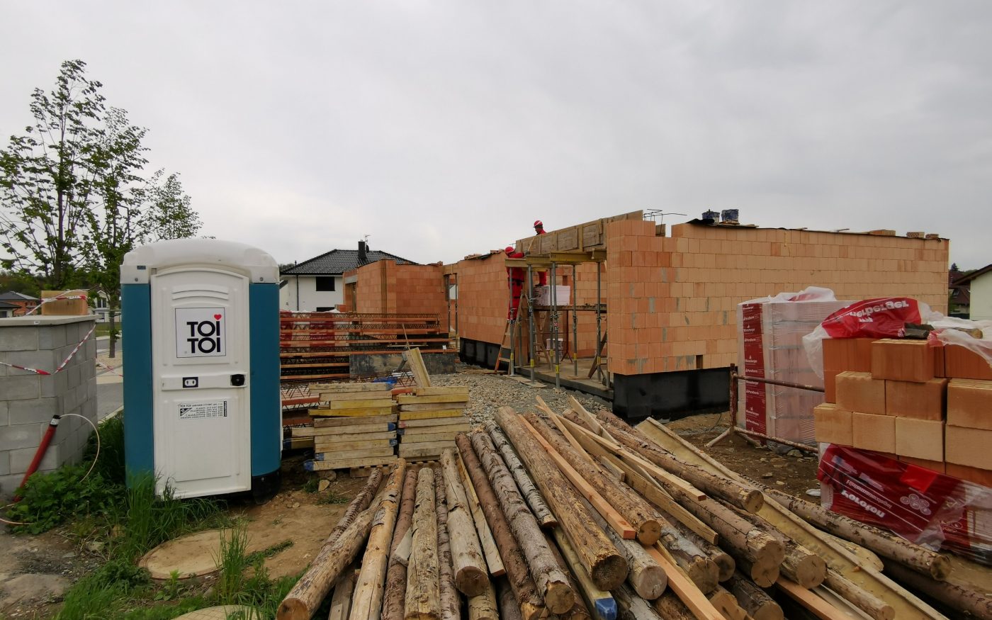 Fotografie z šalování překladů a izolování soklu | Vzorový e4 dům | Wienerberger