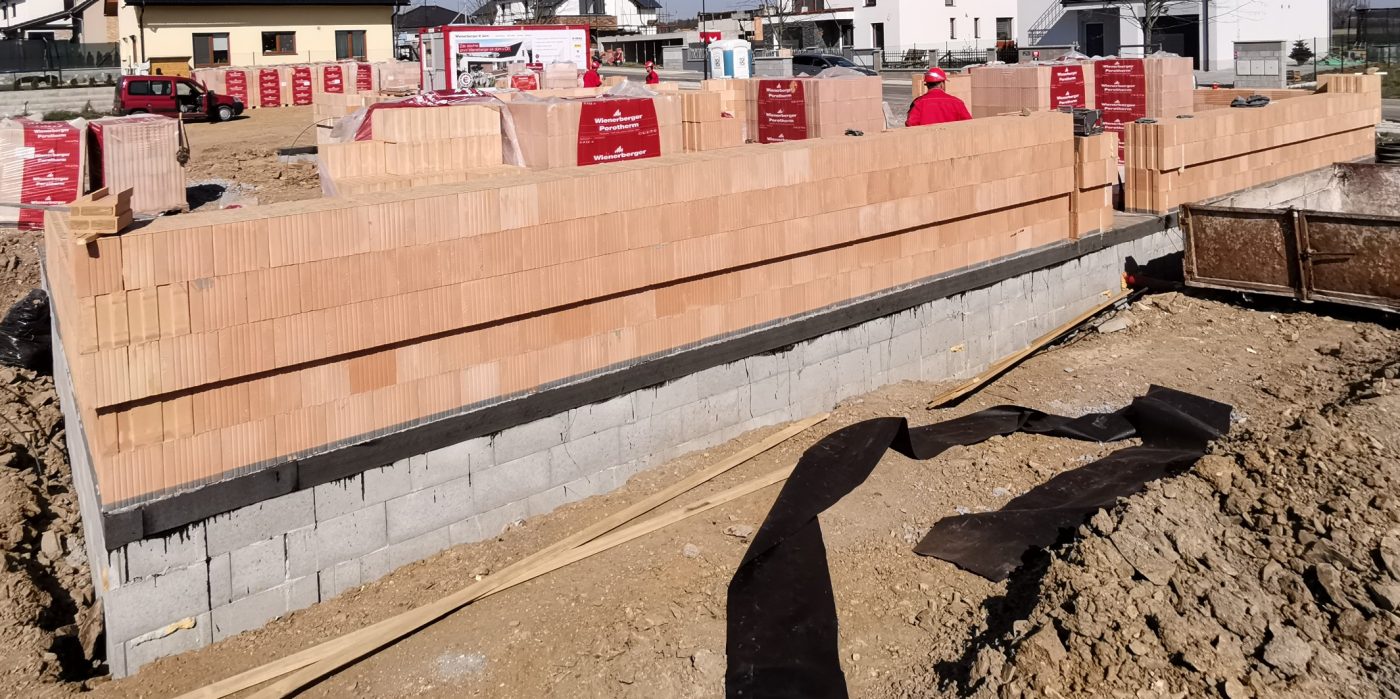 Fotografie ze zdění domu | Vzorový e4 dům | Wienerberger