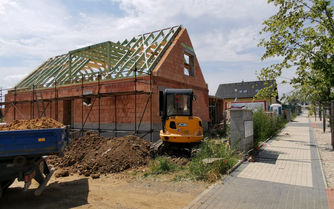 Fotografie z dokončení krovu, štíty a věnec ve štítech | Vzorový e4 dům | Wienerberger