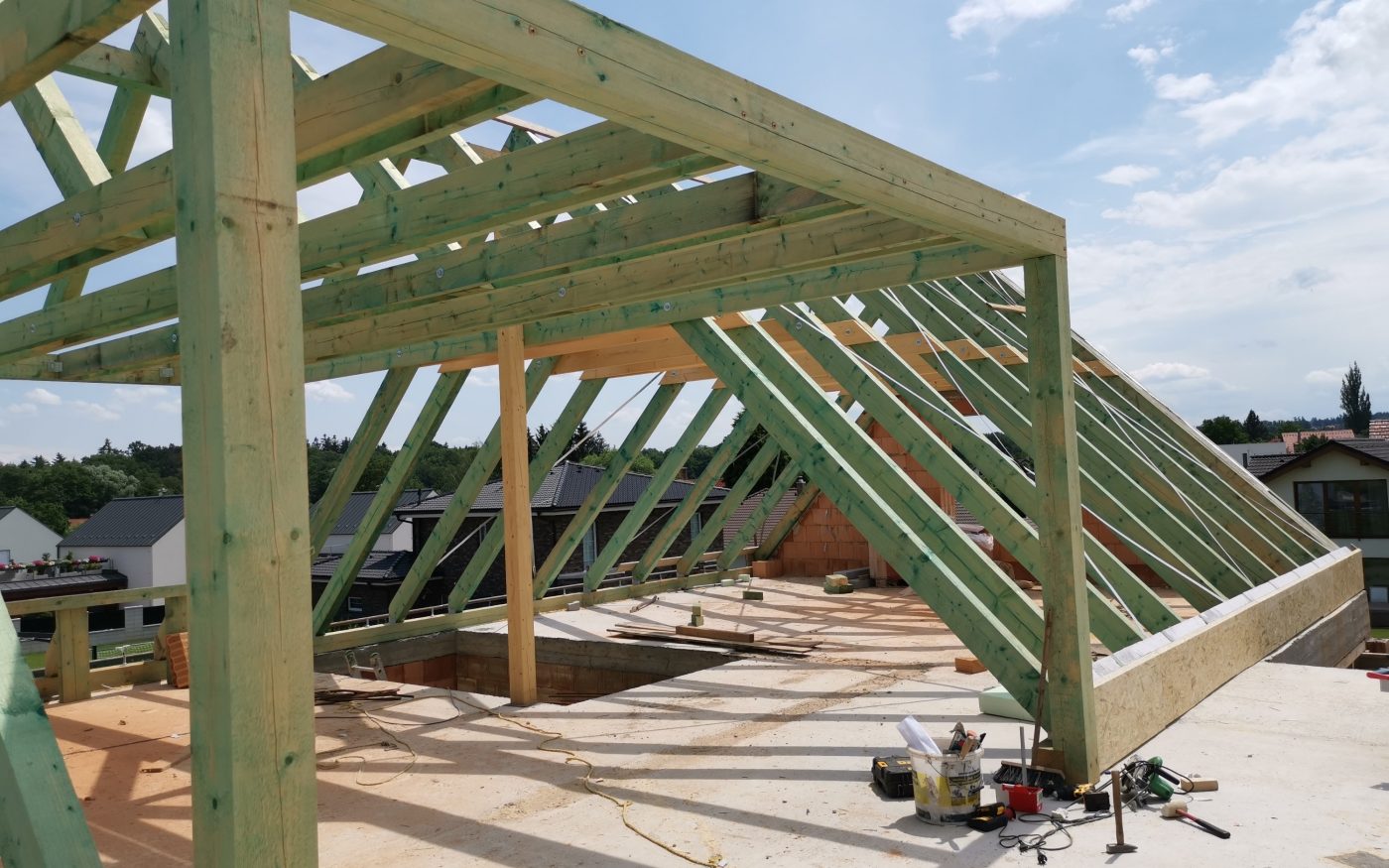 Fotografie z dokončení krovu, štíty a věnec ve štítech | Vzorový e4 dům | Wienerberger