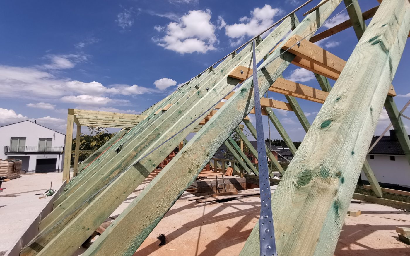 Fotografie z dokončení krovu, štíty a věnec ve štítech | Vzorový e4 dům | Wienerberger