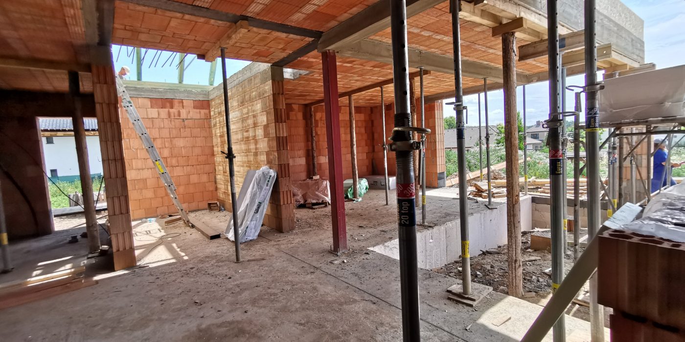 Fotografie z dokončení krovu, štíty a věnec ve štítech | Vzorový e4 dům | Wienerberger