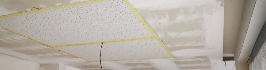 Fotografie zatmeleného sádrokartonu v přízemí | Vzorový e4 dům | Wienerberger