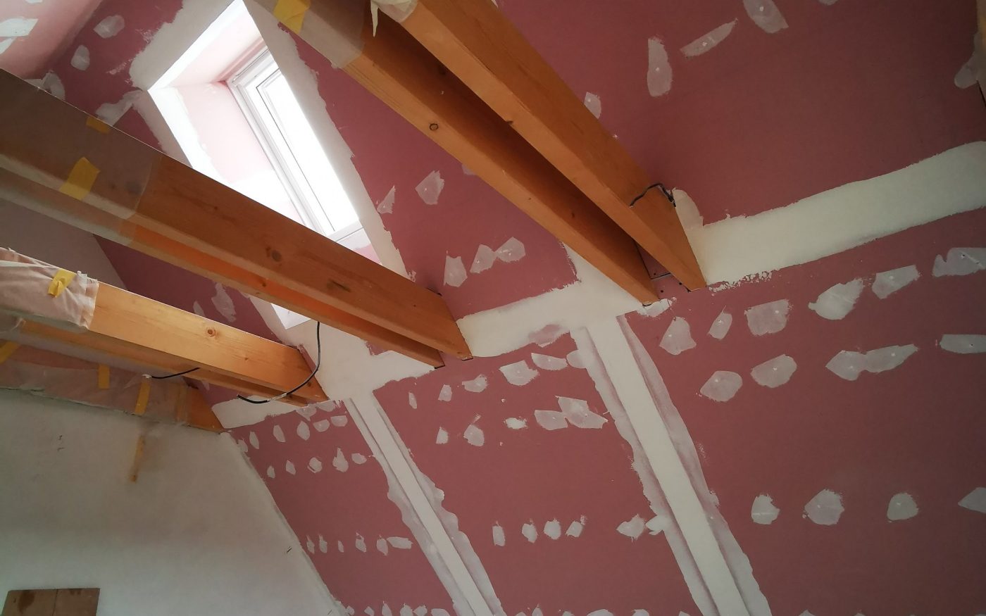 Fotografie zatmeleného sádrokartonu | Vzorový e4 dům | Wienerberger