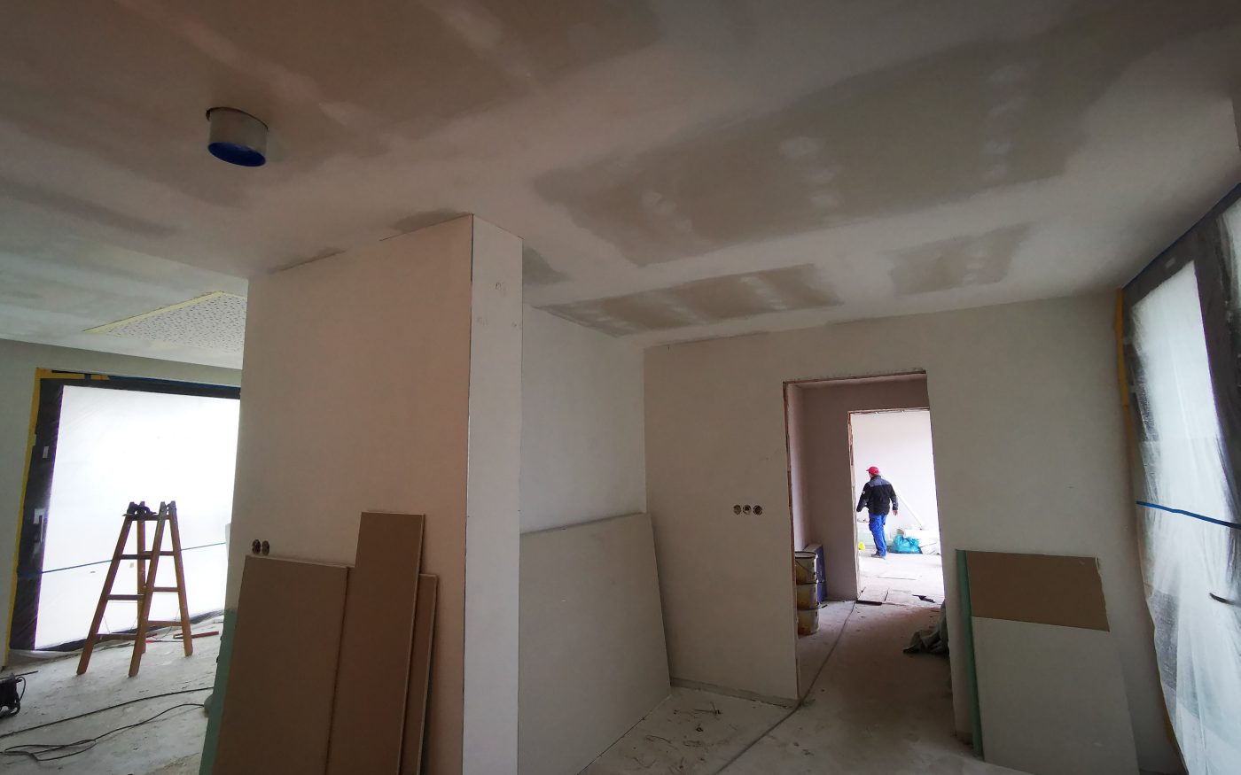 Fotografie zatmeleného sádrokartonu v přízemí | Vzorový e4 dům | Wienerberger