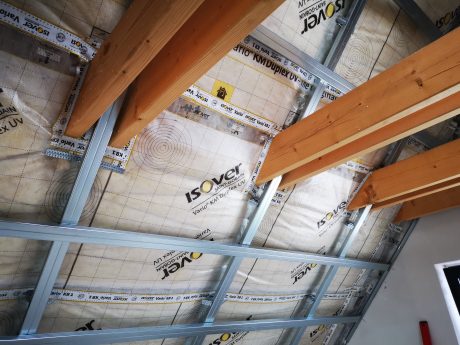 Fotografie sádrokartonů v podkroví a vnitřní omítky | Vzorový e4 dům | Wienerberger