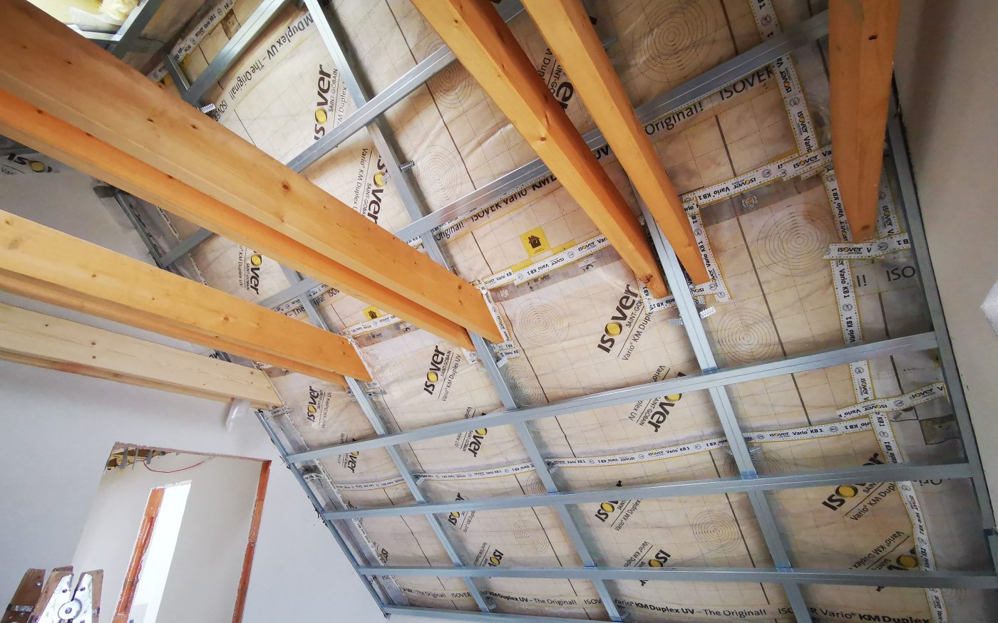 Fotografie sádrokartonů v podkroví a vnitřní omítky | Vzorový e4 dům | Wienerberger