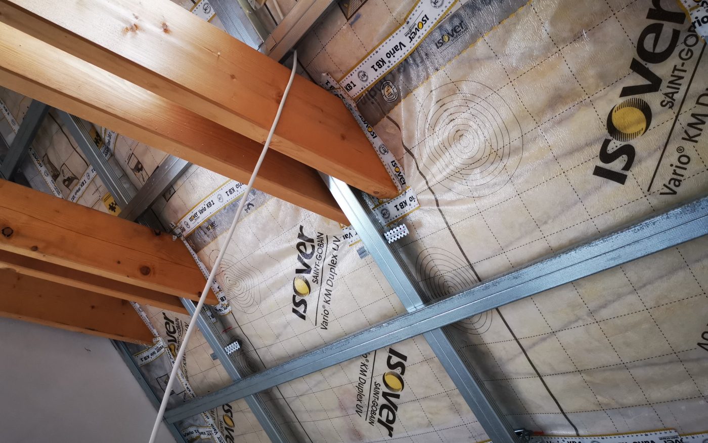 Fotografie sádrokartonů v podkroví a vnitřní omítky | Vzorový e4 dům | Wienerberger