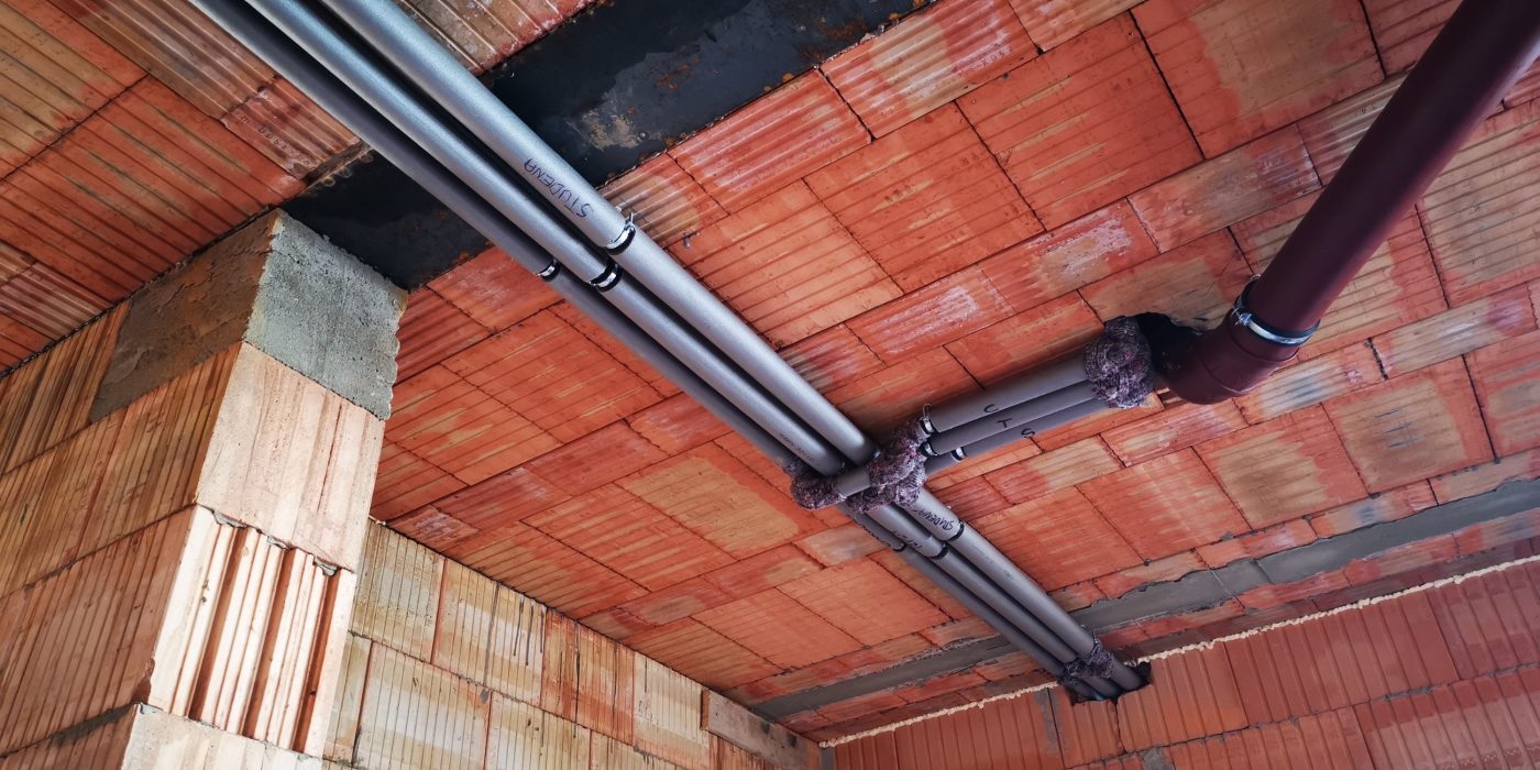 Fotografie rozvodů vody a odpadů a elektro | Vzorový e4 dům | Wienerberger