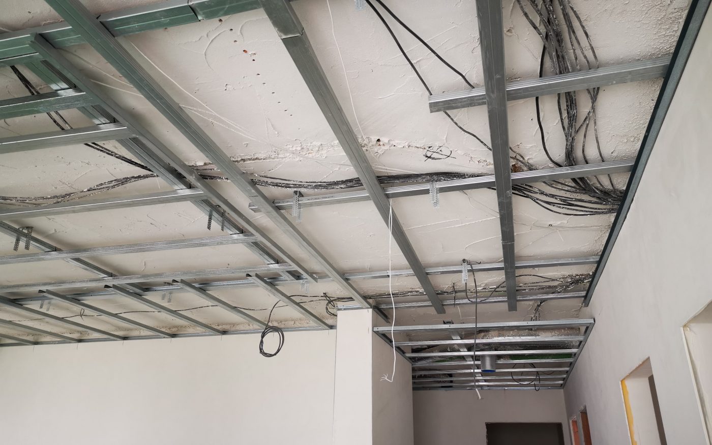 Fotografie z montáže sádrokartonu | Vzorový e4 dům | Wienerberger