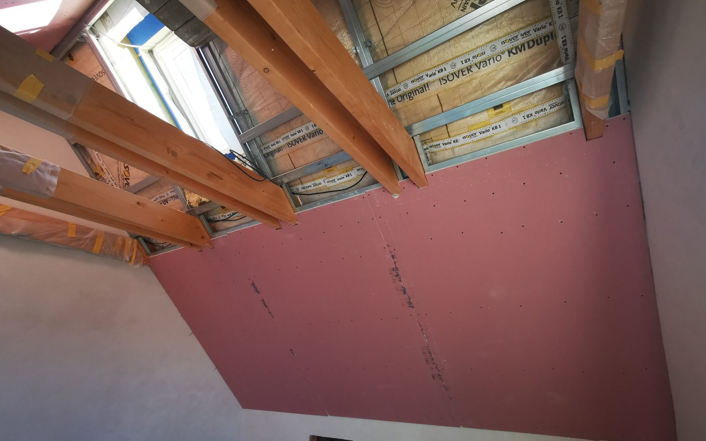 Fotografie z montáže sádrokartonu | Vzorový e4 dům | Wienerberger