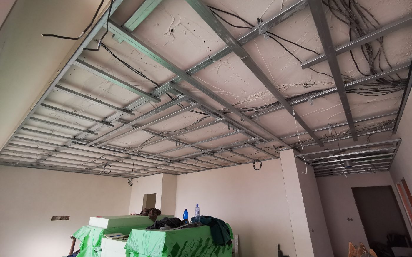 Fotografie z montáže sádrokartonu | Vzorový e4 dům | Wienerberger