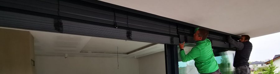 Fotografie z montáže venkovních žaluzií | Vzorový e4 dům | Wienerberger