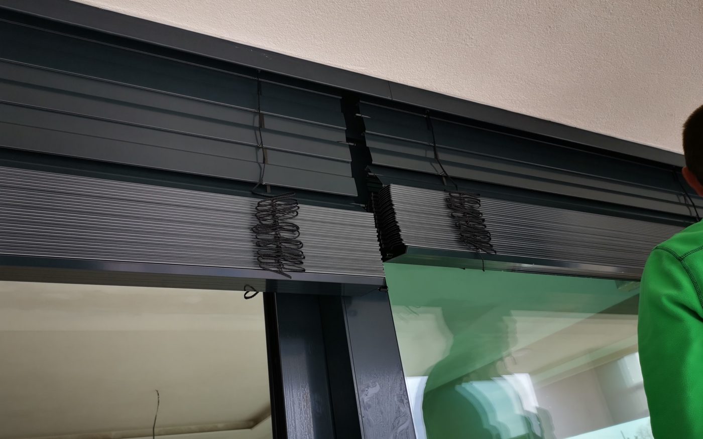 Fotografie z montáže venkovních žaluzií  | Vzorový e4 dům | Wienerberger