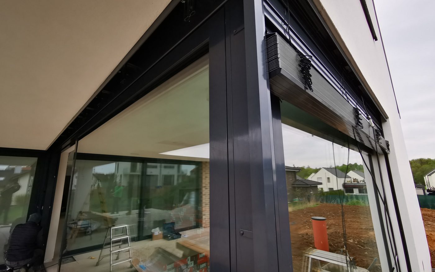 Fotografie z montáže venkovních žaluzií  | Vzorový e4 dům | Wienerberger