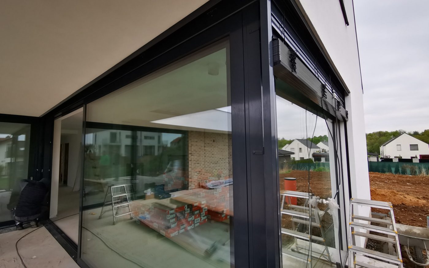 Fotografie z montáže venkovních žaluzií  | Vzorový e4 dům | Wienerberger