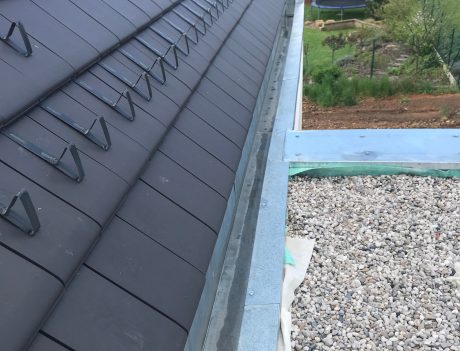 Fotografie z oplechování střešních detailů | Vzorový e4 dům | Wienerberger