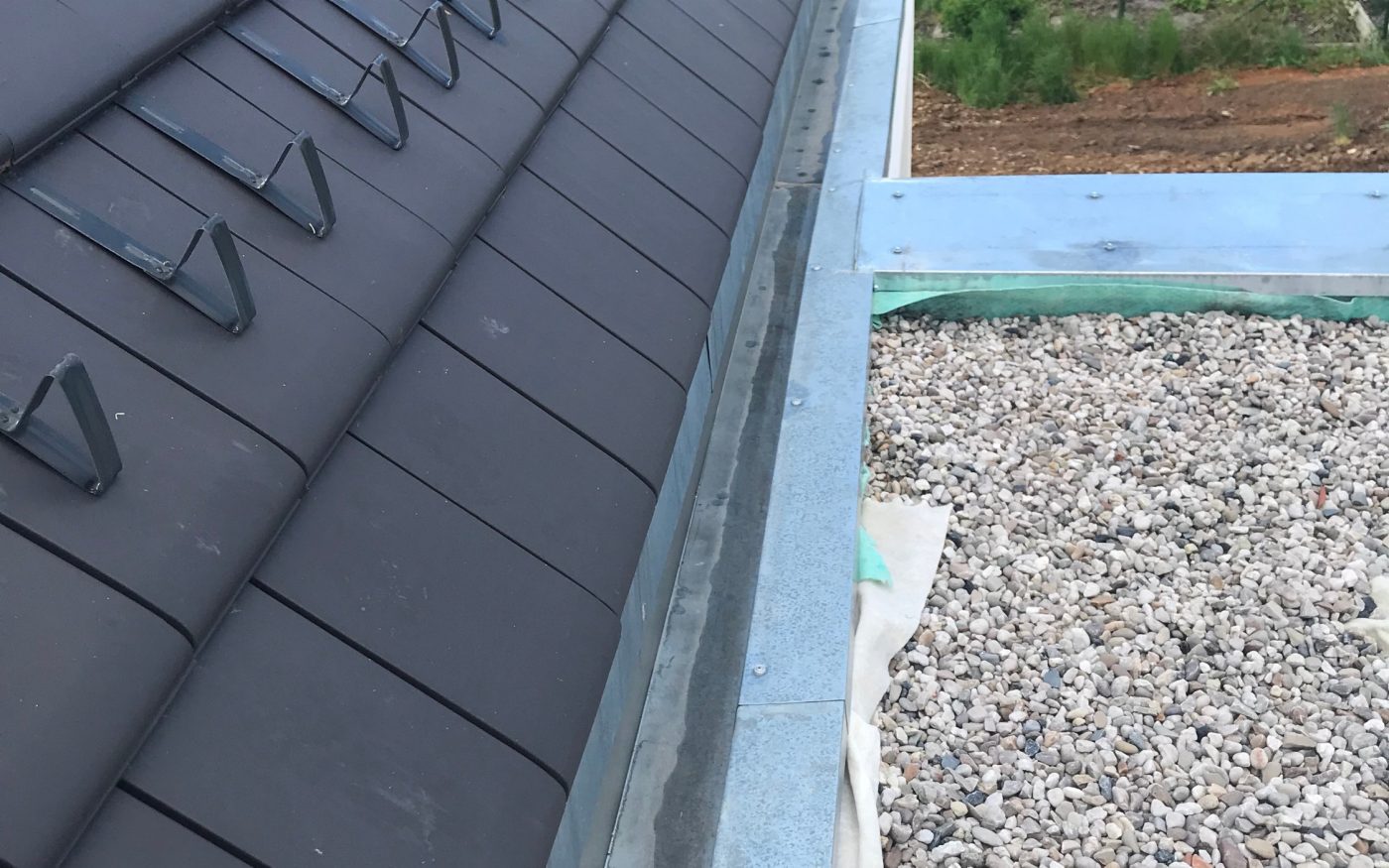 Fotografie z oplechování střešních detailů | Vzorový e4 dům | Wienerberger