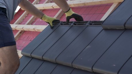 Fotografie pokládky krytiny | Vzorový e4 dům | Wienerberger