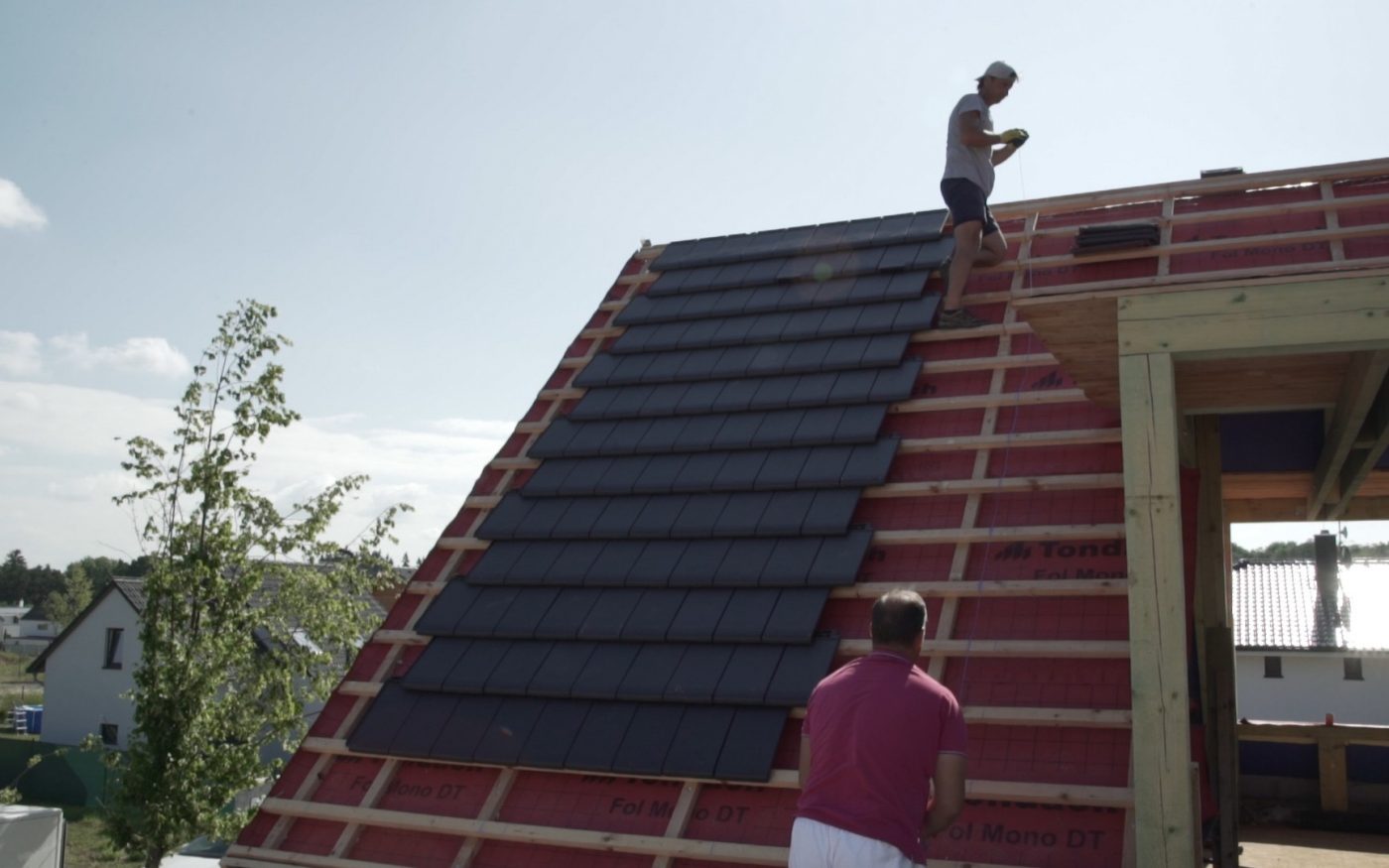 Fotografie pokládky krytiny | Vzorový e4 dům | Wienerberger