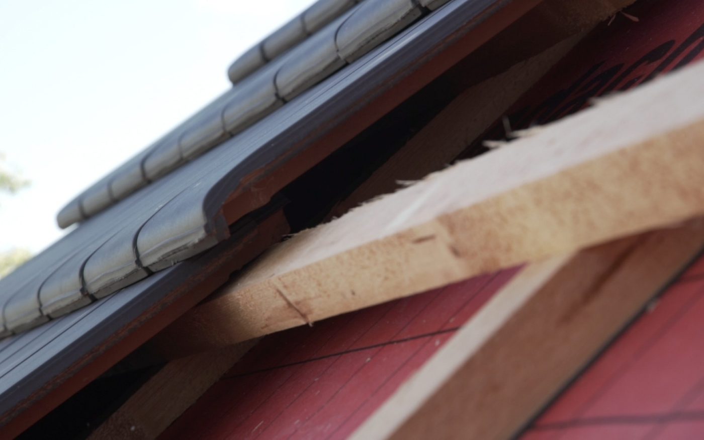 Fotografie pokládky krytiny | Vzorový e4 dům | Wienerberger