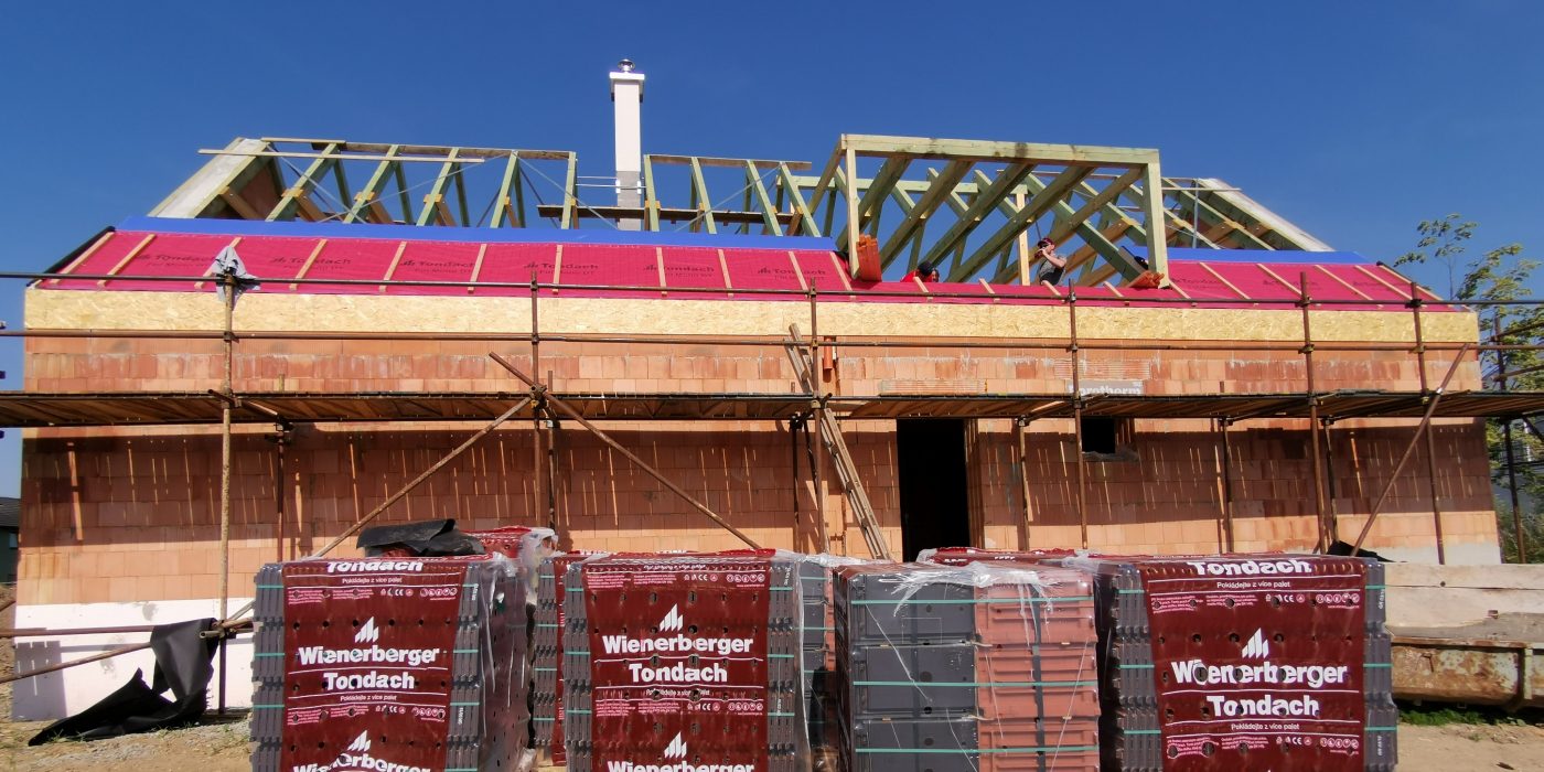 Foto z nadkrokevní izolace a laťování | Vzorový e4 dům | Wienerberger