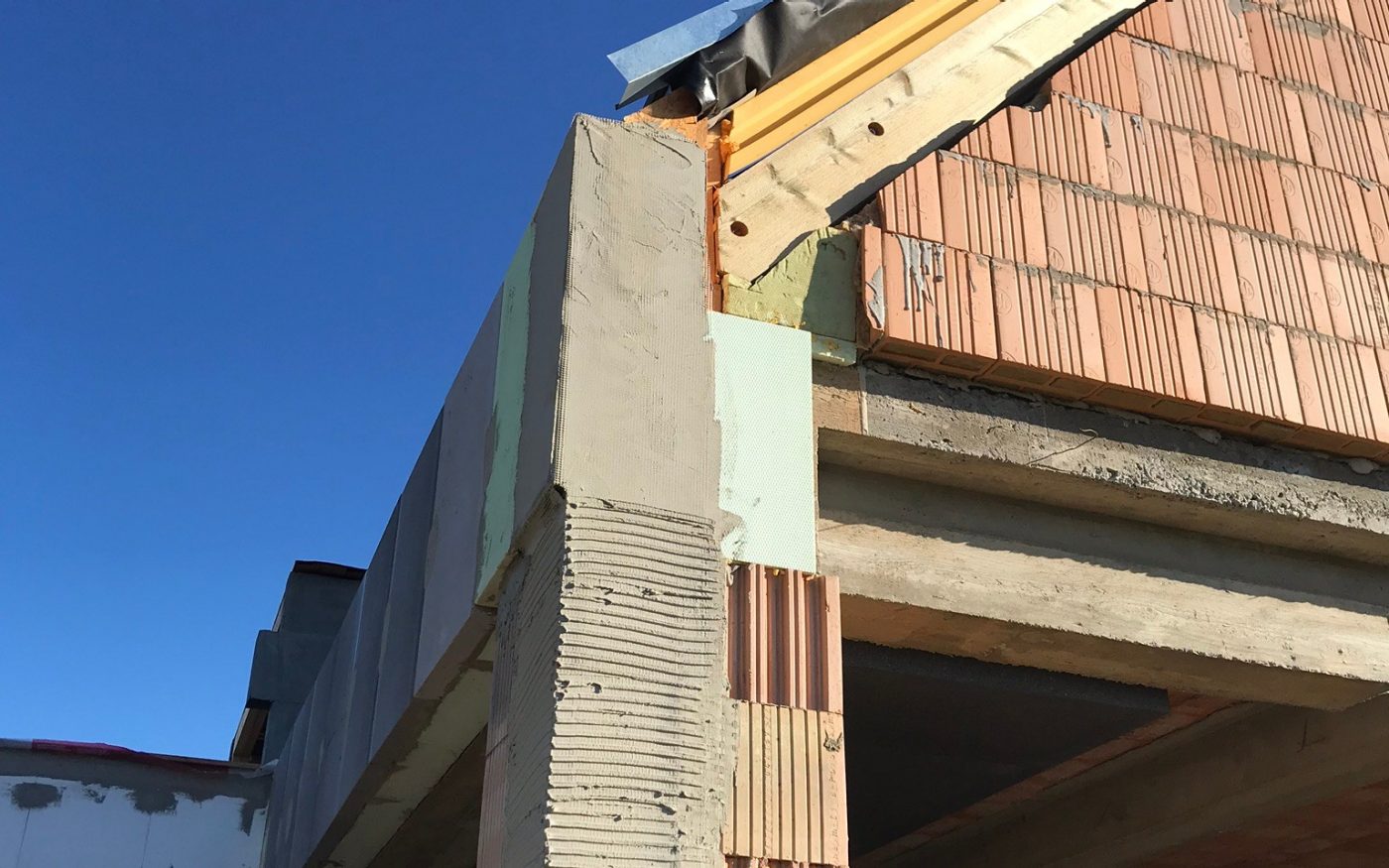 Fotografie přípravy podkladů před omítáním | Vzorový e4 dům | Wienerberger